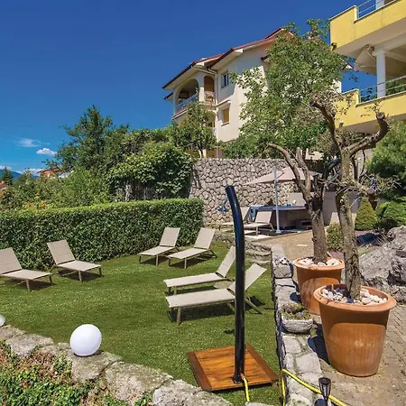 Nice In W/ Jacuzzi, Wifi And 1 Bedrooms Kastav