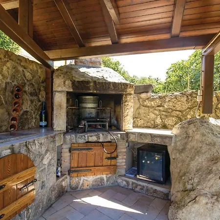 Apartman Nice In W/ Jacuzzi, Wifi And 1 Bedrooms Kastav