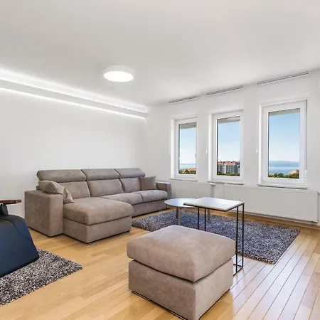 Apartman Nice In W/ Jacuzzi, Wifi And 1 Bedrooms