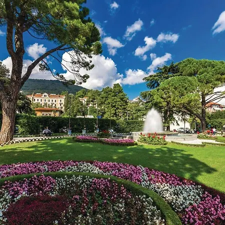 Nice In W/ Jacuzzi, Wifi And 1 Bedrooms Apartman *