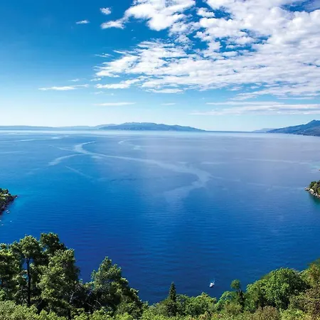 Nice In W/ Jacuzzi, Wifi And 1 Bedrooms Apartman *