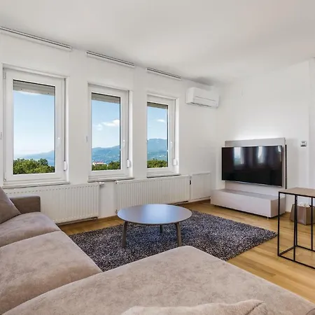 Nice In W/ Jacuzzi, Wifi And 1 Bedrooms Apartman Kastav